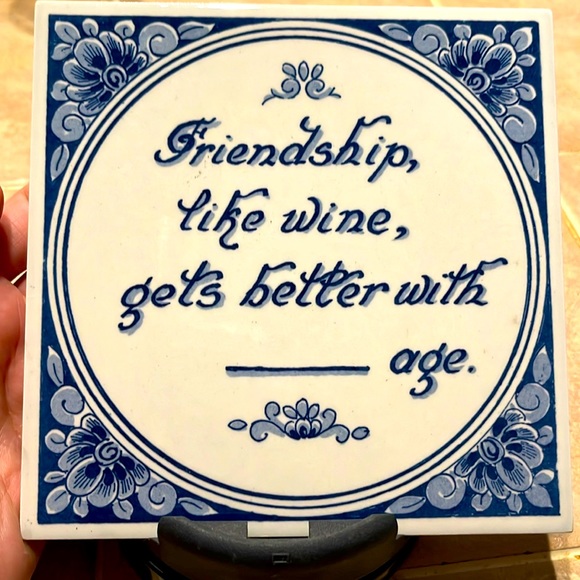 Delft Friendship is like wine tile - Picture 1 of 4